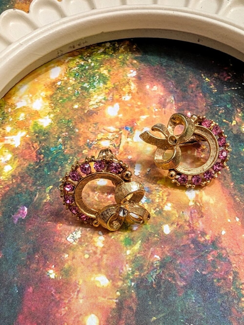 1940s Cute gold tone wreath clip-on earrings with pink rhinestones and bows